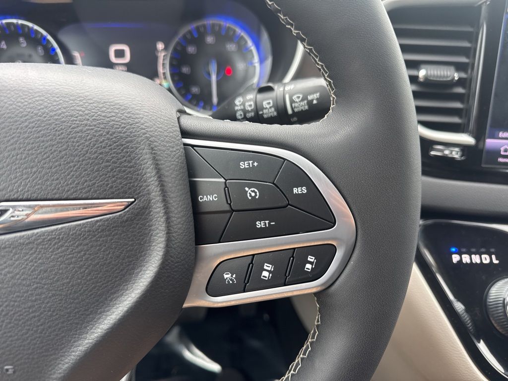 Used 2024 Chrysler Pacifica - photo 10