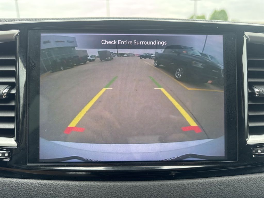 Used 2024 Chrysler Pacifica - photo 11