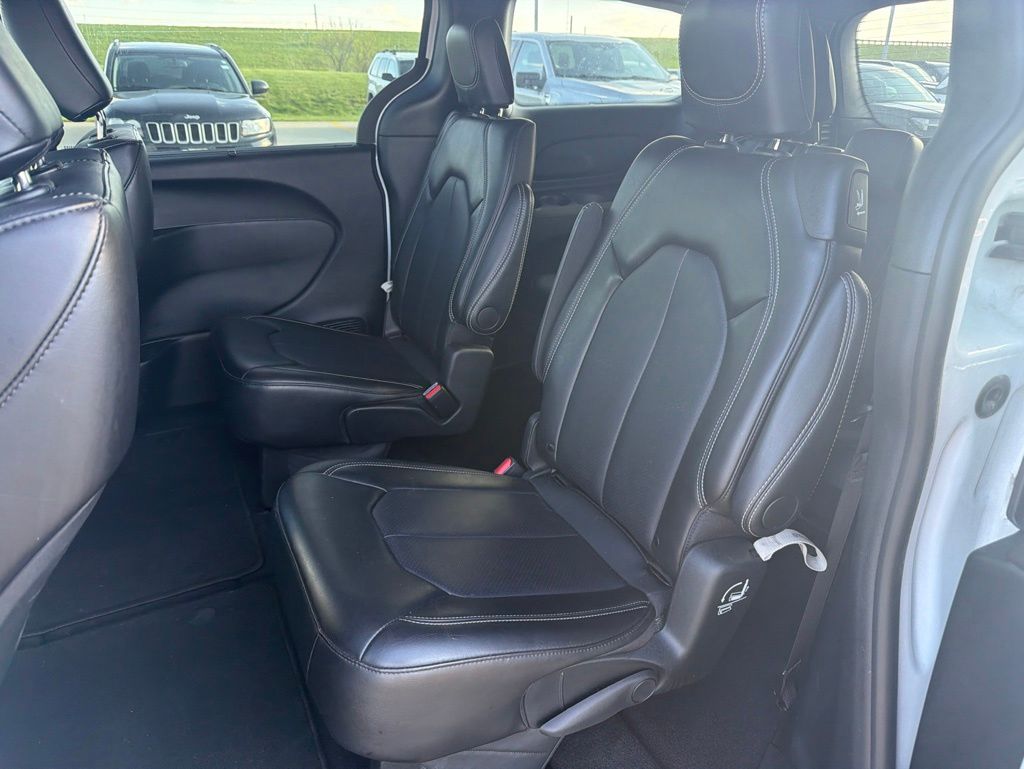 Used 2025 Chrysler Pacifica - photo 12