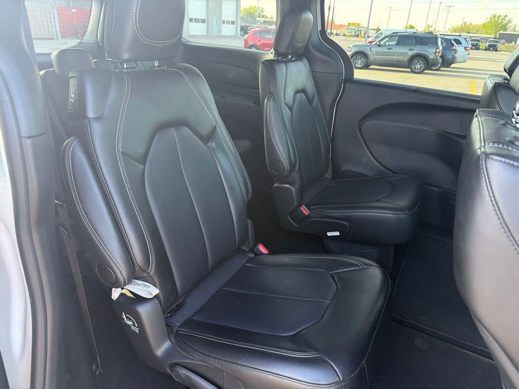 Used 2025 Chrysler Pacifica - photo 15