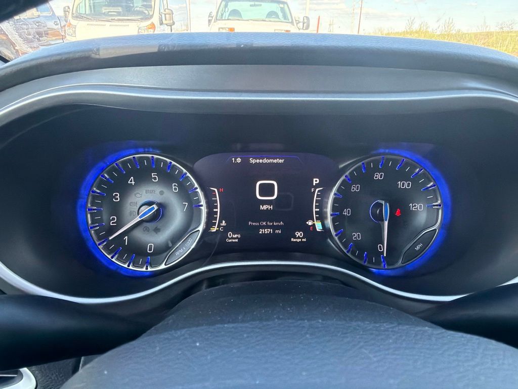 Used 2025 Chrysler Pacifica - photo 21