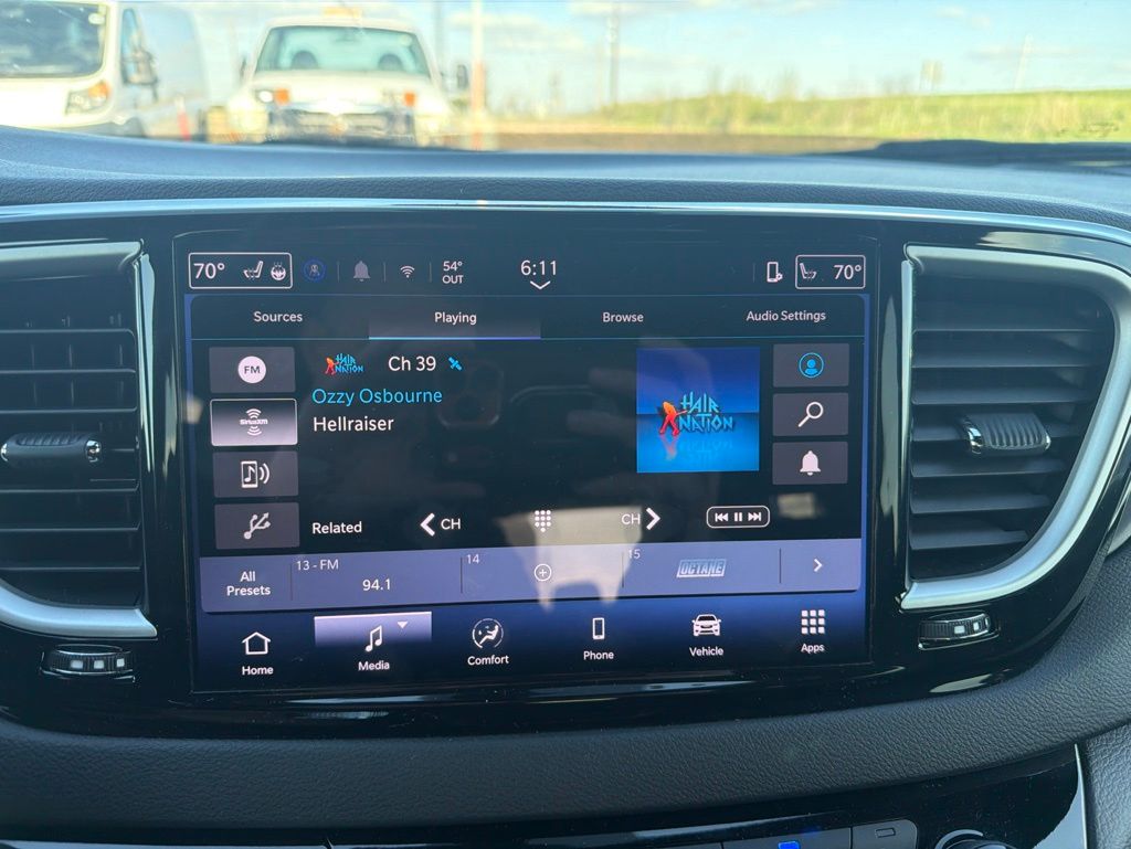 Used 2025 Chrysler Pacifica - photo 22