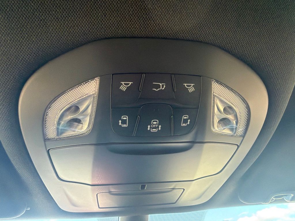 Used 2025 Chrysler Pacifica - photo 24