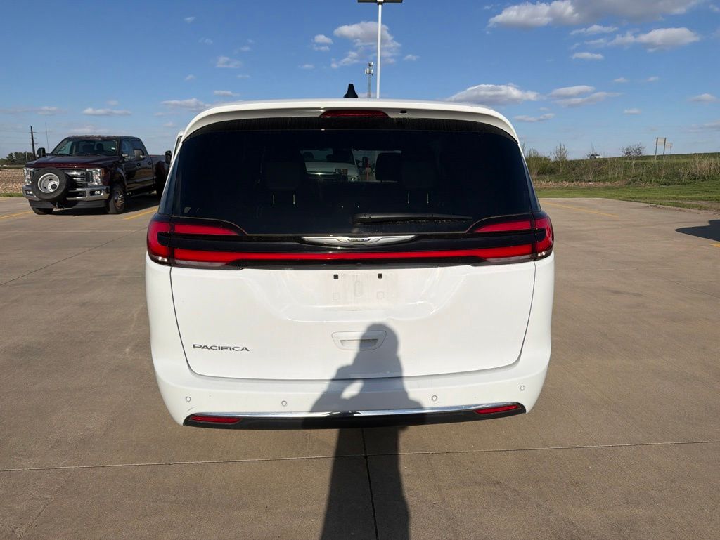 Used 2025 Chrysler Pacifica - photo 6