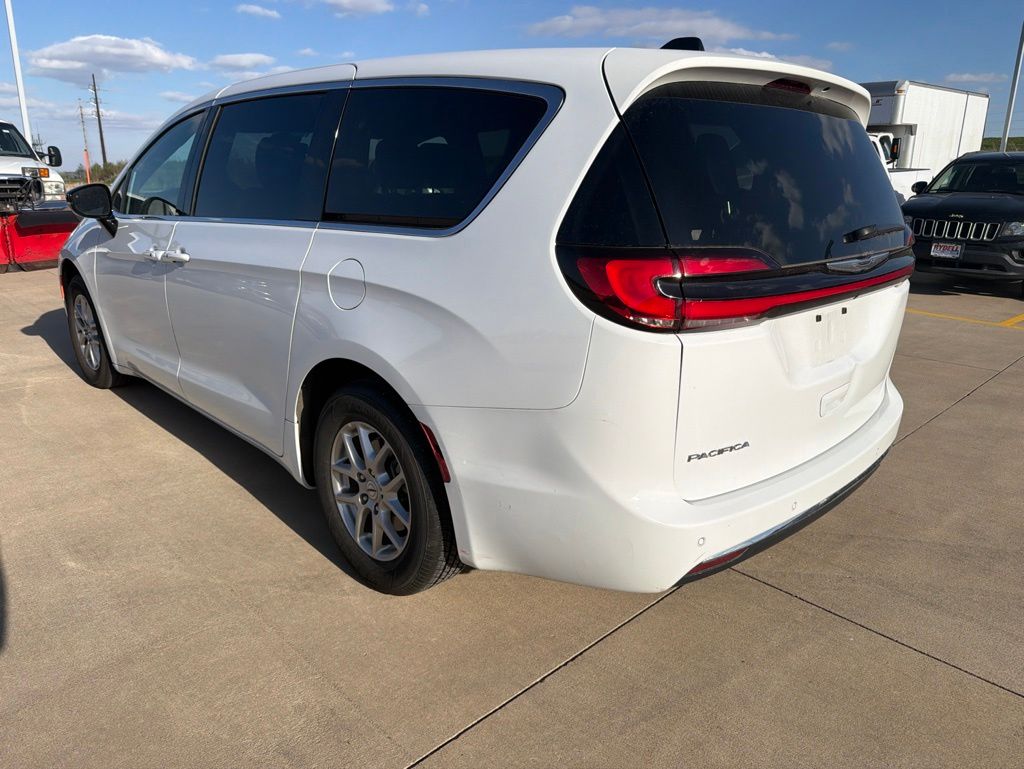 Used 2025 Chrysler Pacifica - photo 7