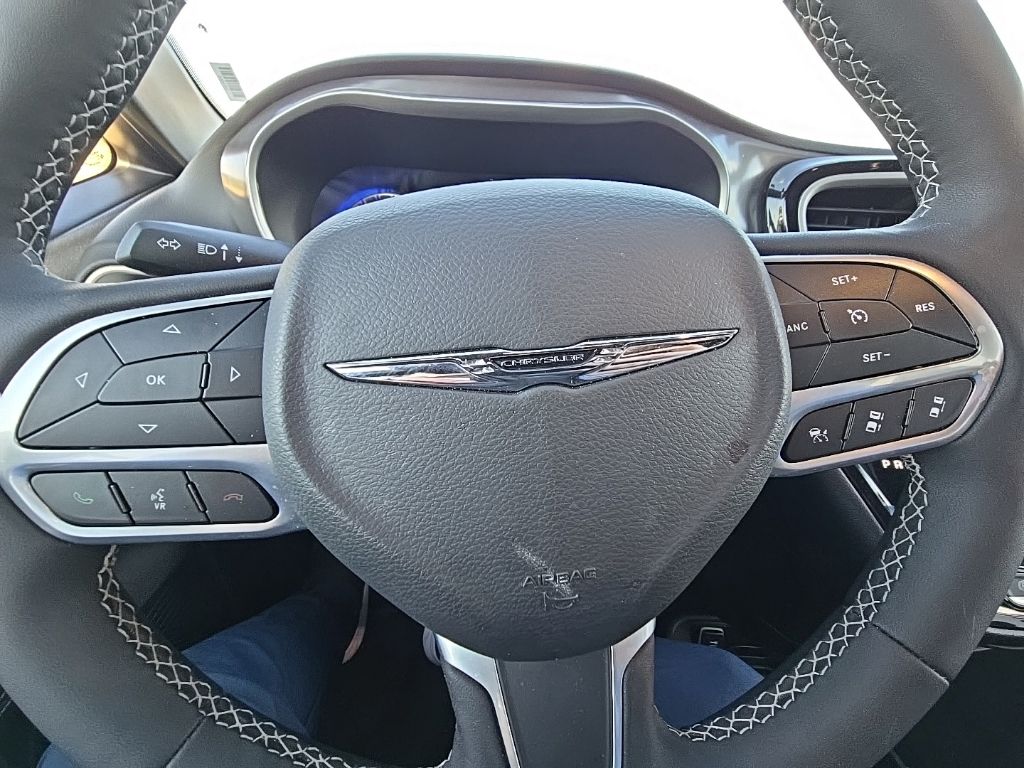 Used 2025 Chrysler Pacifica - photo 14