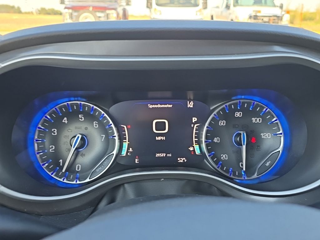 Used 2025 Chrysler Pacifica - photo 15