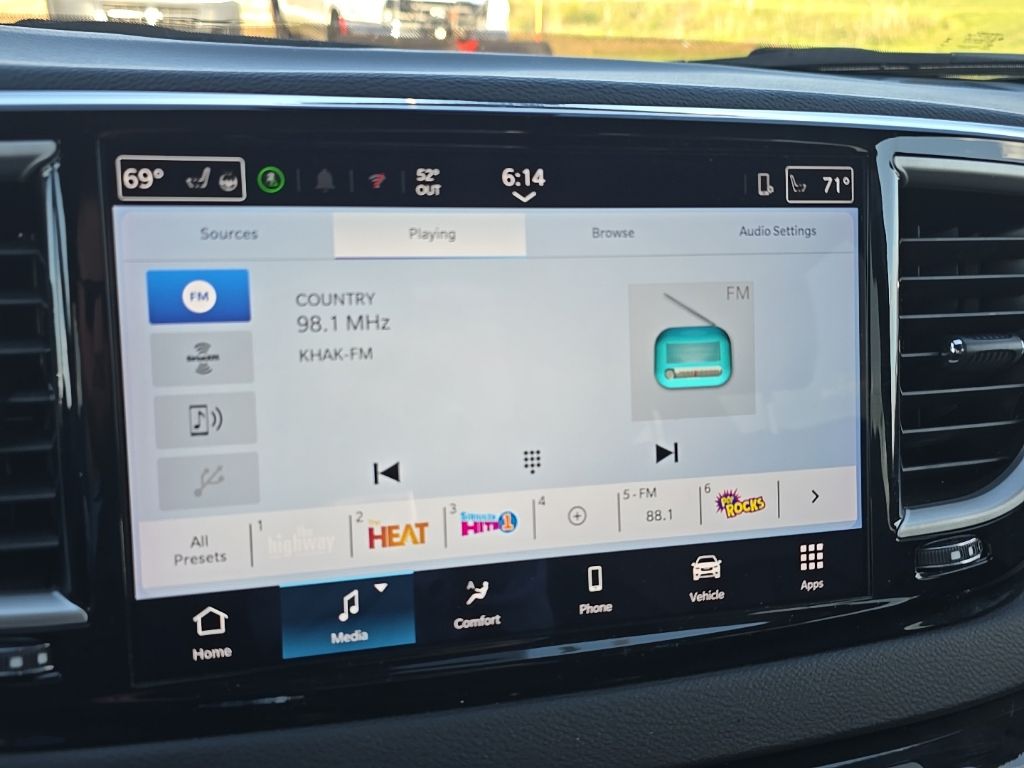Used 2025 Chrysler Pacifica - photo 16