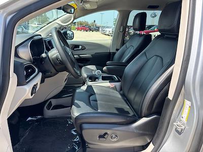 2024 Chrysler Pacifica FWD Minivan for sale #26P856 - photo 2