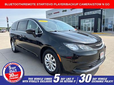 2017 Chrysler Pacifica FWD Minivan for sale #26P863A - photo 1