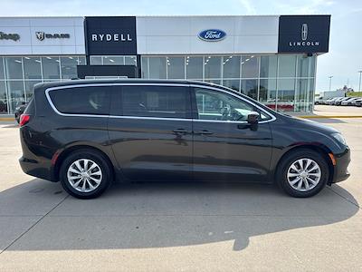 2017 Chrysler Pacifica FWD Minivan for sale #26P863A - photo 2