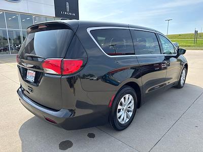 2017 Chrysler Pacifica FWD Minivan for sale #26P863A - photo 2