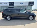 2017 Chrysler Pacifica FWD Minivan for sale #26P863A - photo 2