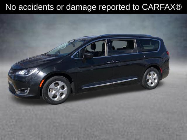 Used 2017 Chrysler Pacifica - photo 1