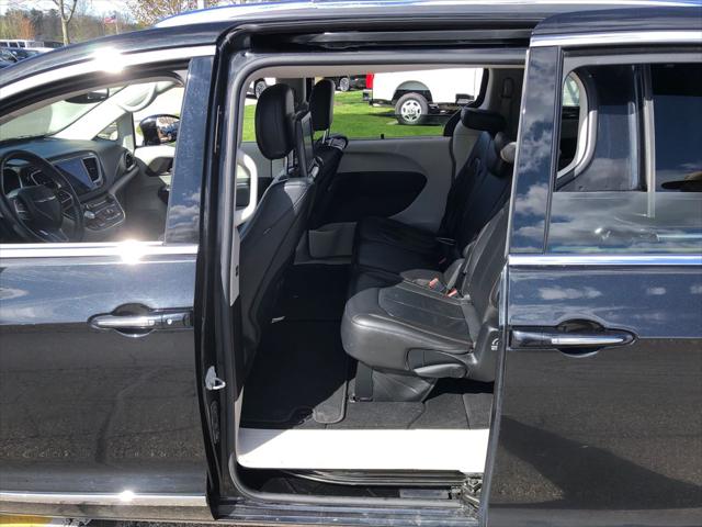 Used 2017 Chrysler Pacifica - photo 22