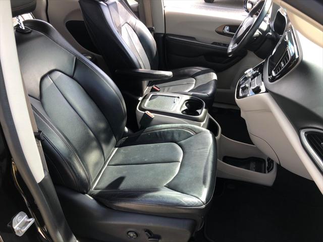 Used 2017 Chrysler Pacifica - photo 26