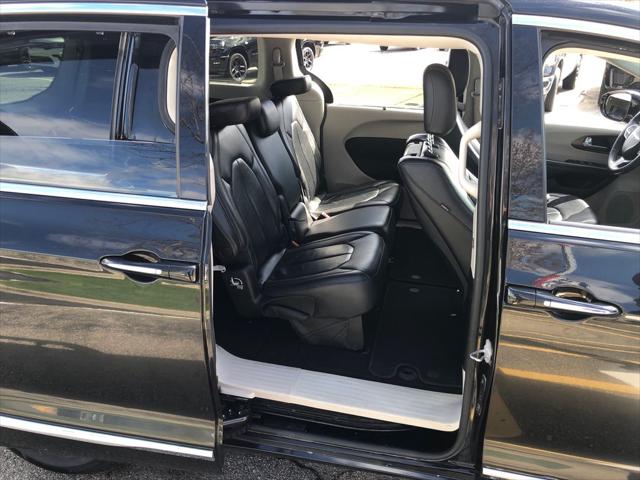 Used 2017 Chrysler Pacifica - photo 27