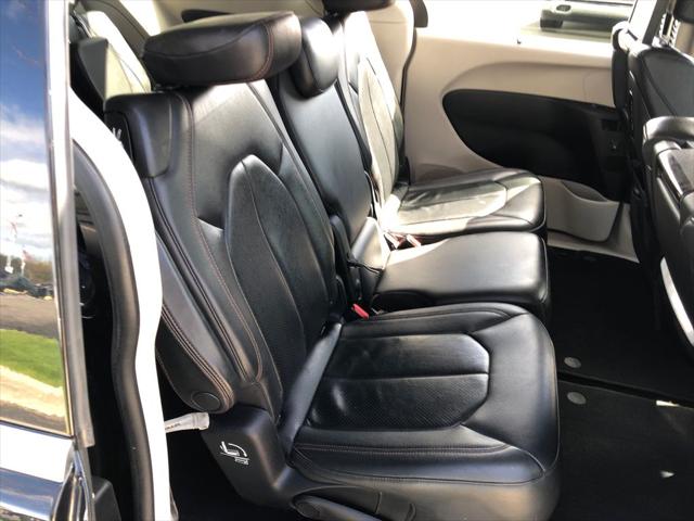 Used 2017 Chrysler Pacifica - photo 28