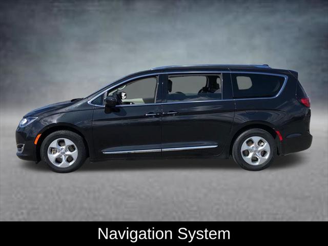 Used 2017 Chrysler Pacifica - photo 2