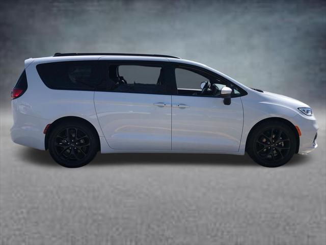 Used 2023 Chrysler Pacifica - photo 11