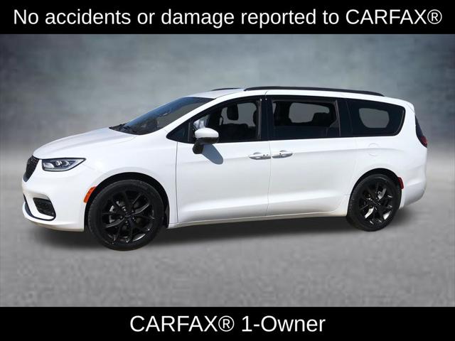 Used 2023 Chrysler Pacifica - photo 1