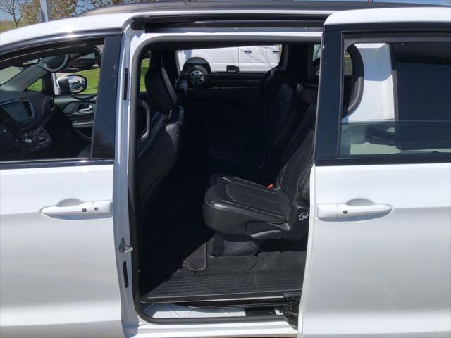Used 2023 Chrysler Pacifica - photo 22