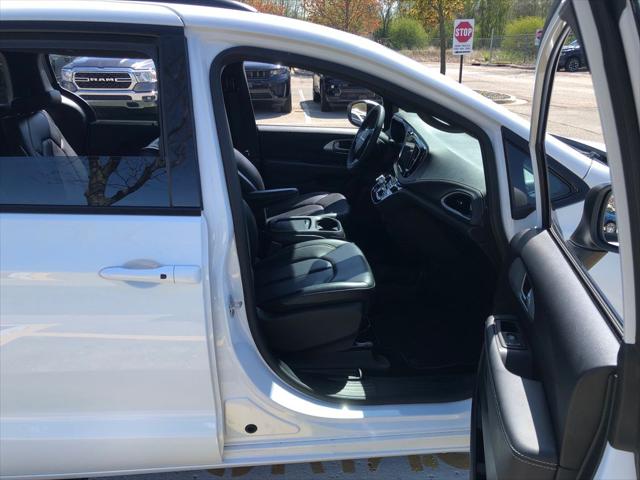 Used 2023 Chrysler Pacifica - photo 25