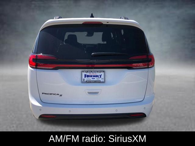 Used 2023 Chrysler Pacifica - photo 8