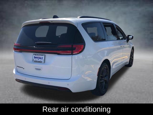 Used 2023 Chrysler Pacifica - photo 9