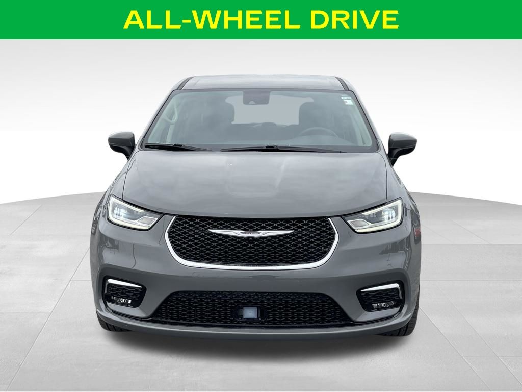 Used 2023 Chrysler Pacifica - photo 2