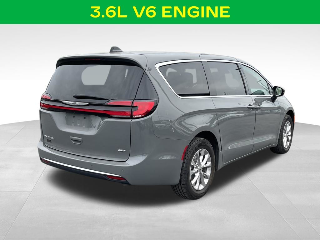 Used 2023 Chrysler Pacifica - photo 10
