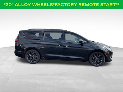 Used 2018 Chrysler Pacifica - photo 2