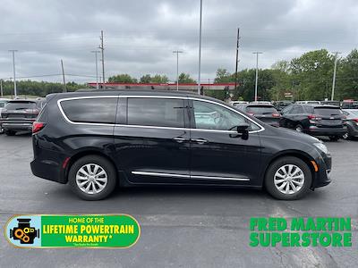 2017 Chrysler Pacifica FWD Minivan for sale #1D252052AP - photo 1