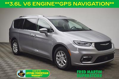 Used 2021 Chrysler Pacifica Touring L Minivan for sale #1D260034AP - photo 1