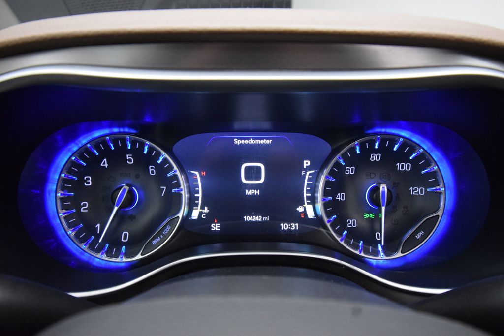 Used 2017 Chrysler Pacifica - photo 5