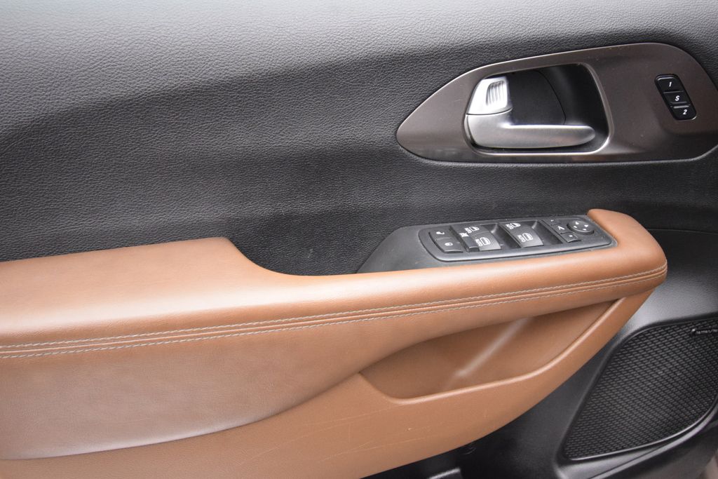 Used 2017 Chrysler Pacifica - photo 11