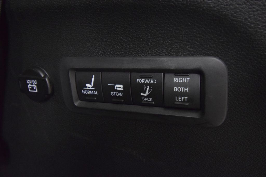 Used 2017 Chrysler Pacifica - photo 17