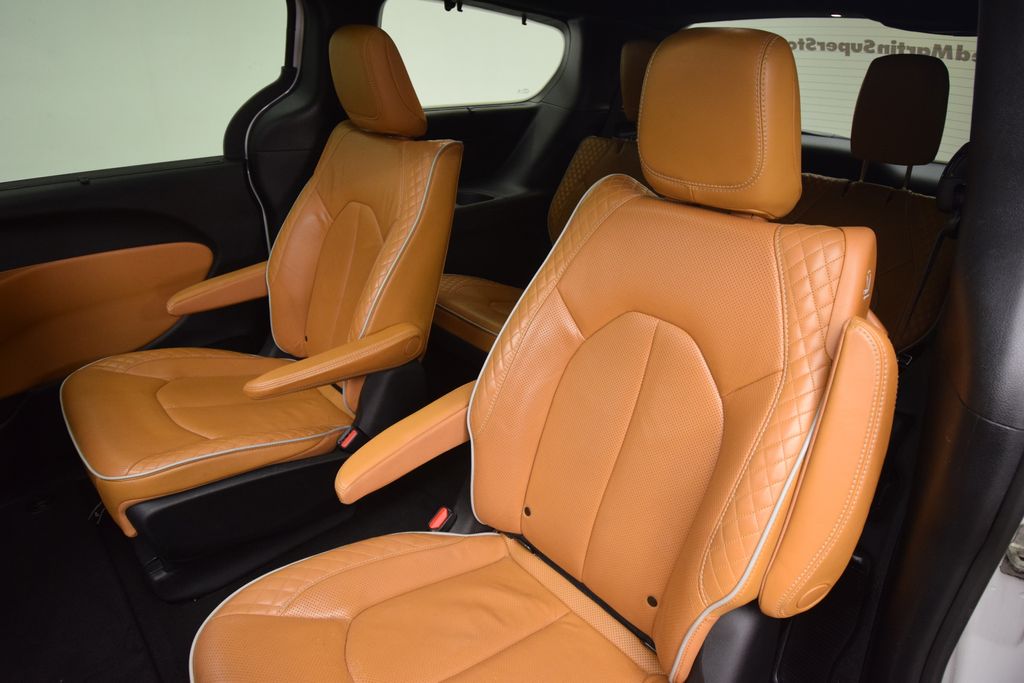 Used 2021 Chrysler Pacifica - photo 1