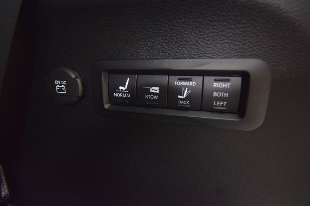 Used 2021 Chrysler Pacifica - photo 21