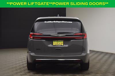 Used 2025 Chrysler Pacifica Select Minivan for sale #1V260193A - photo 2