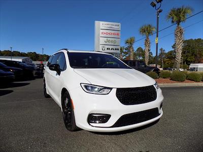 Used 2025 Chrysler Pacifica Limited Minivan for sale #P5272 - photo 1