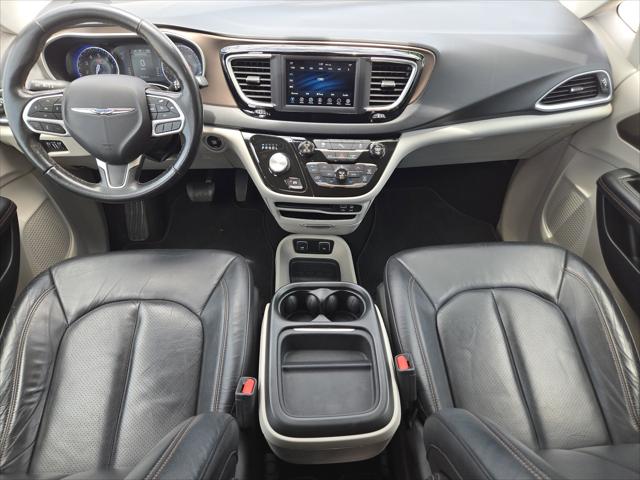 Used 2018 Chrysler Pacifica - photo 2