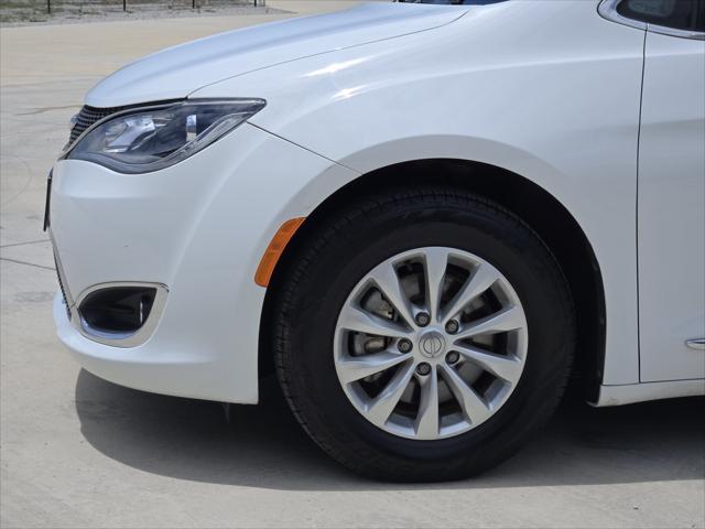 Used 2018 Chrysler Pacifica - photo 11