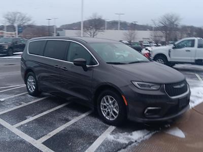 Used 2023 Chrysler Pacifica Touring L Minivan for sale #3P5606 - photo 1