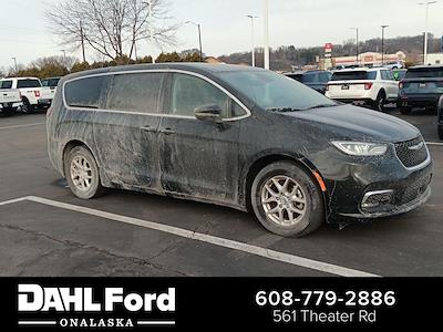 Used 2023 Chrysler Pacifica Touring L Minivan for sale #3P5624 - photo 1