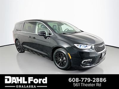 Used 2023 Chrysler Pacifica - photo 1