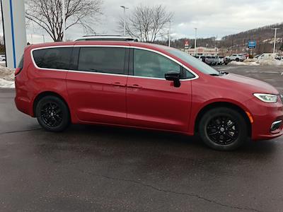Used 2025 Chrysler Pacifica Select Minivan for sale #3P5643 - photo 2