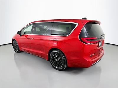 Used 2025 Chrysler Pacifica - photo 1