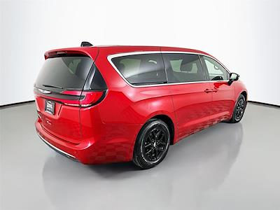 Used 2025 Chrysler Pacifica - photo 1