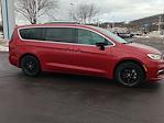 Used 2025 Chrysler Pacifica Select Minivan for sale #3P5643 - photo 2